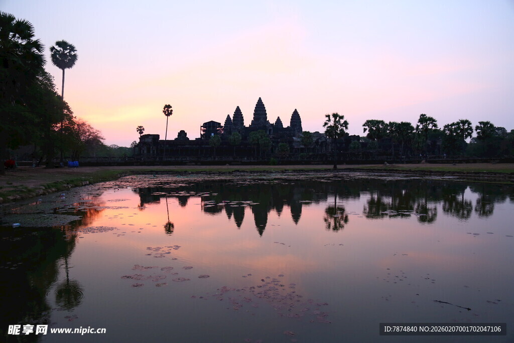 吴哥窟日出倒影美景