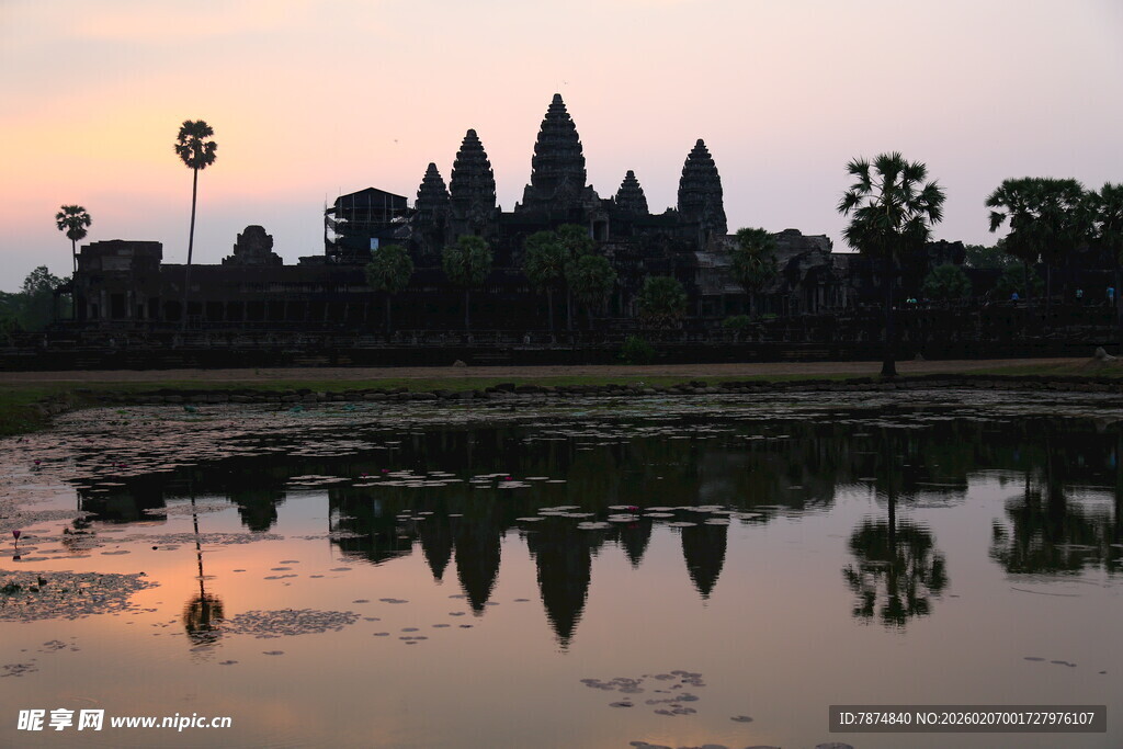 吴哥窟日落倒影美景