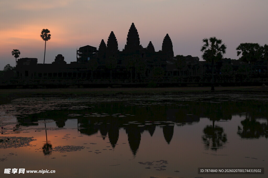 吴哥窟日出美景倒影