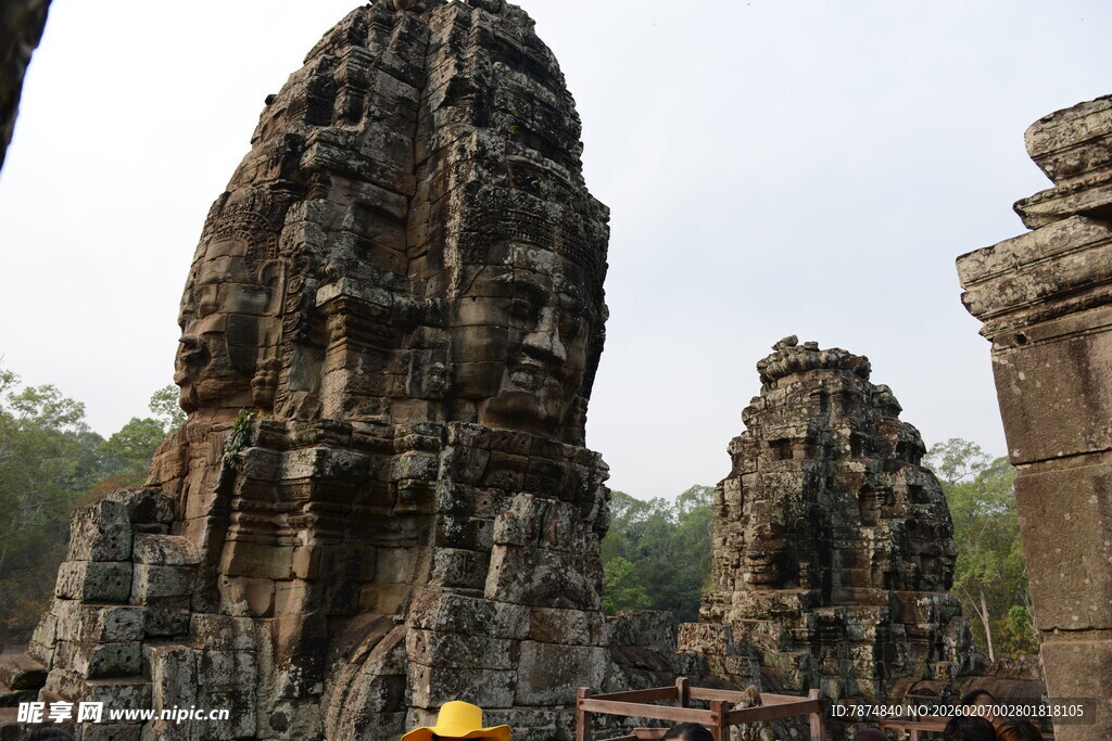 吴哥窟古老石像景观