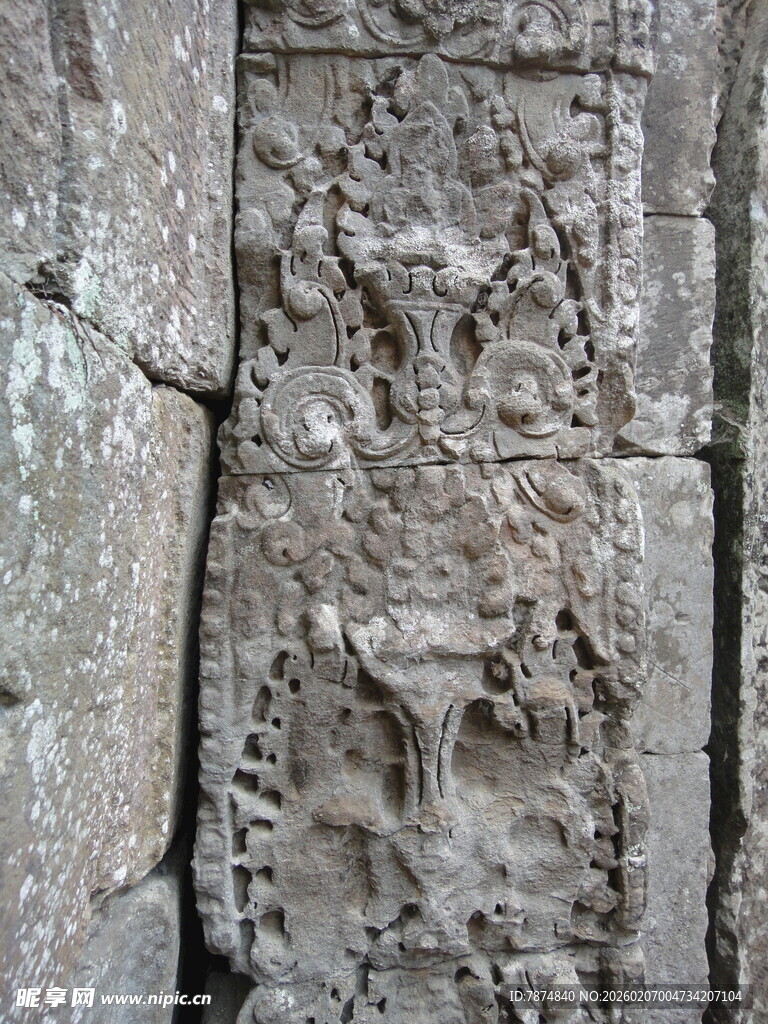 柬埔寨古老石壁上的精美雕刻