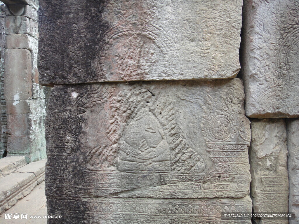 柬埔寨古老石墙的神秘雕刻