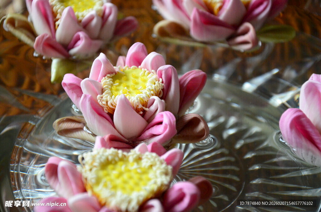 精致粉色莲花工艺品