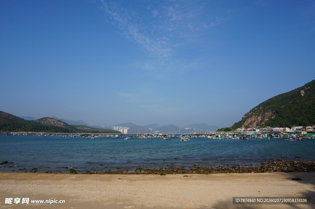 海滨风光 宁静的蓝色海湾