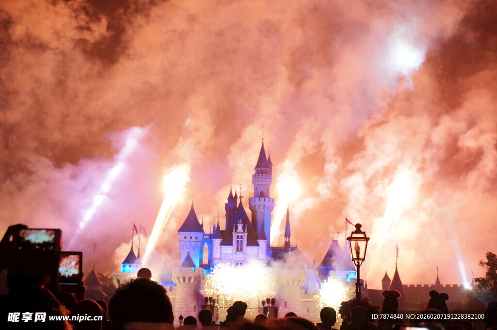 迪士尼城堡烟花秀现场