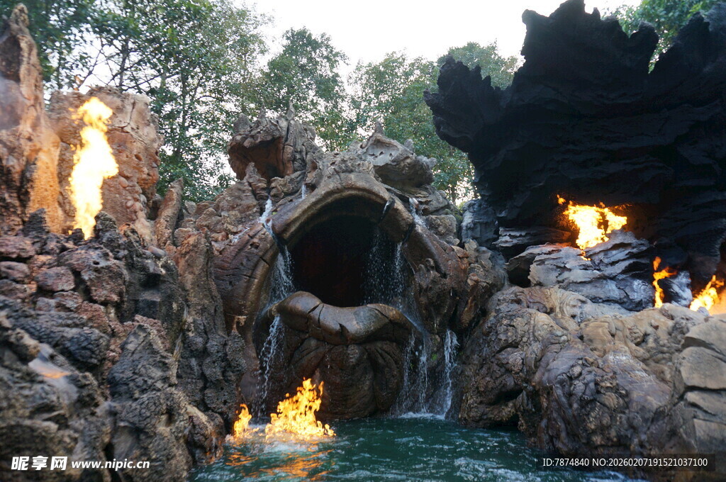 奇幻洞穴景观 火焰流水交织