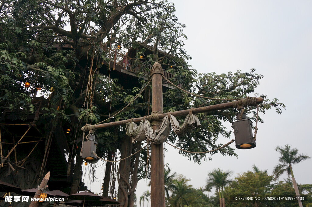 古老木制吊桥装置