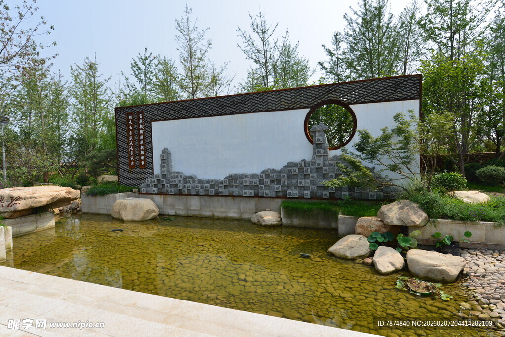 中式园林景观水池与景墙