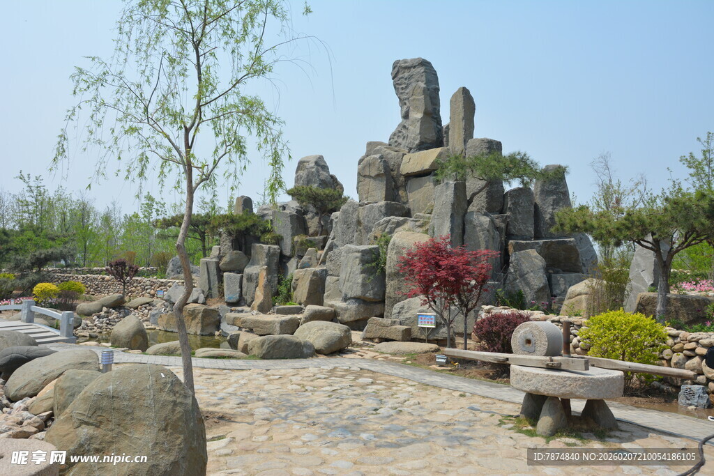 中式园林假山景观