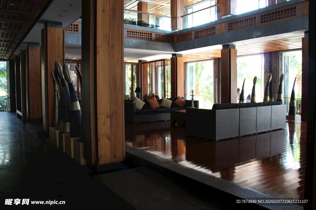 现代风格宽敞室内走廊空间