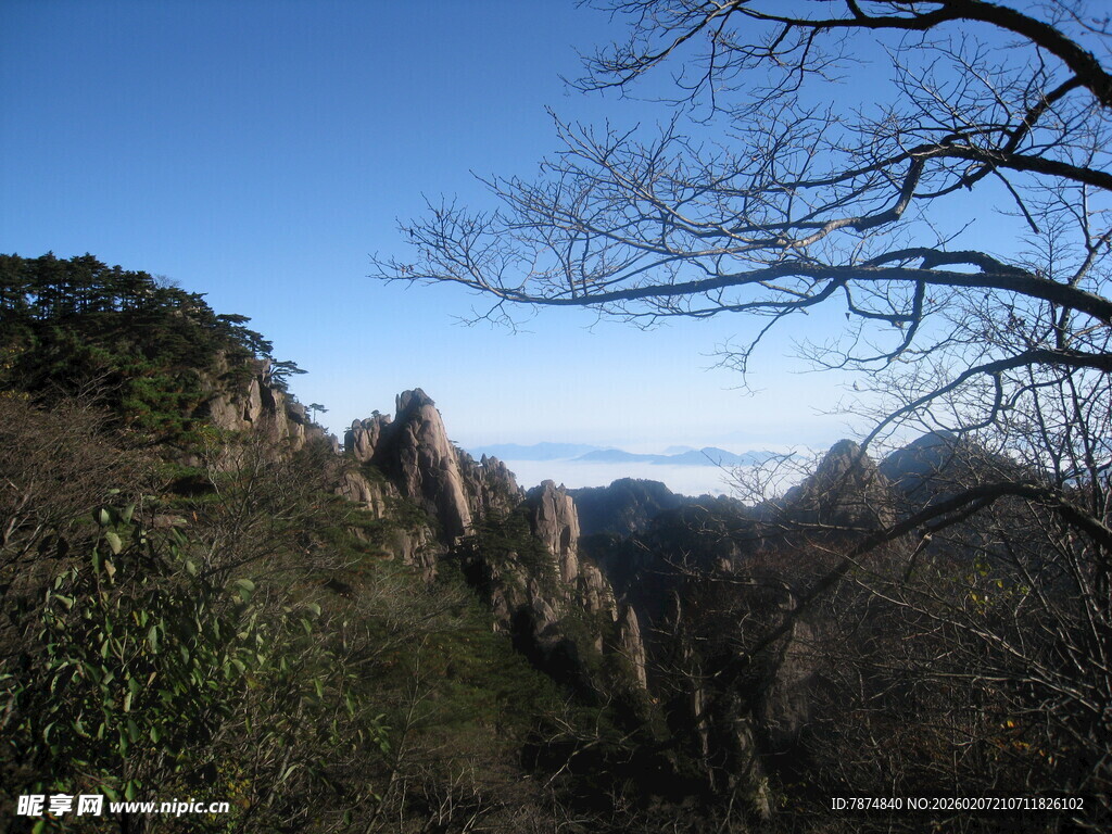 壮丽山景 蓝天映衬奇峰