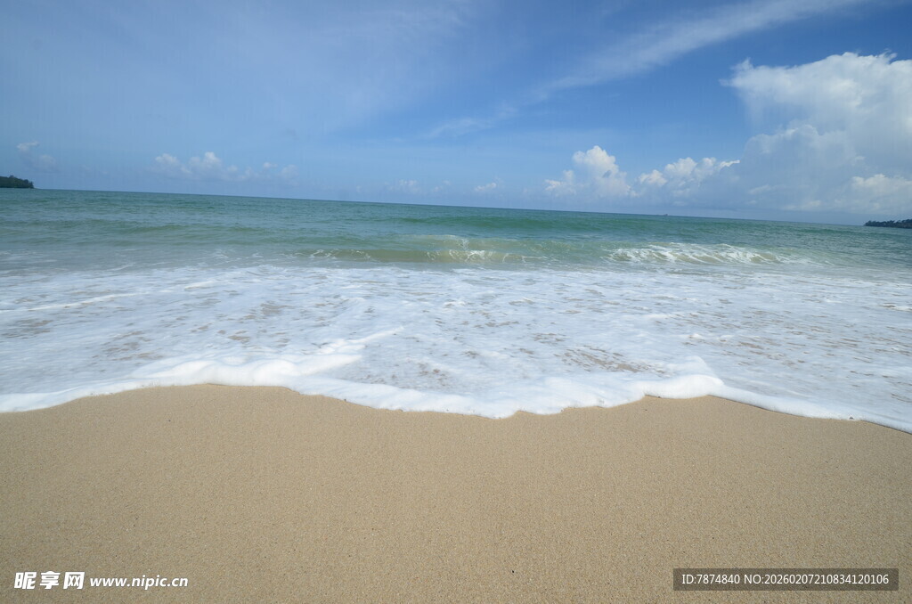 美丽沙滩与蔚蓝大海