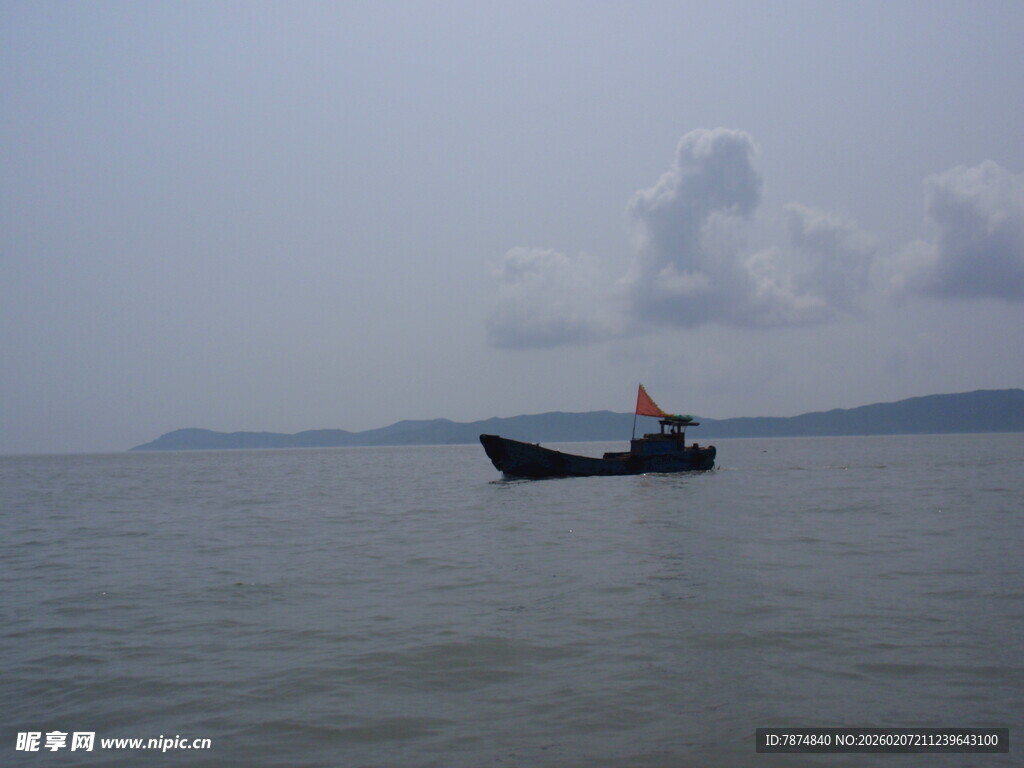 海上孤舟上的独行者