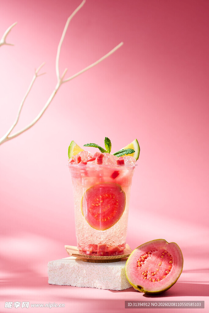粉色系西柚饮品清新呈现