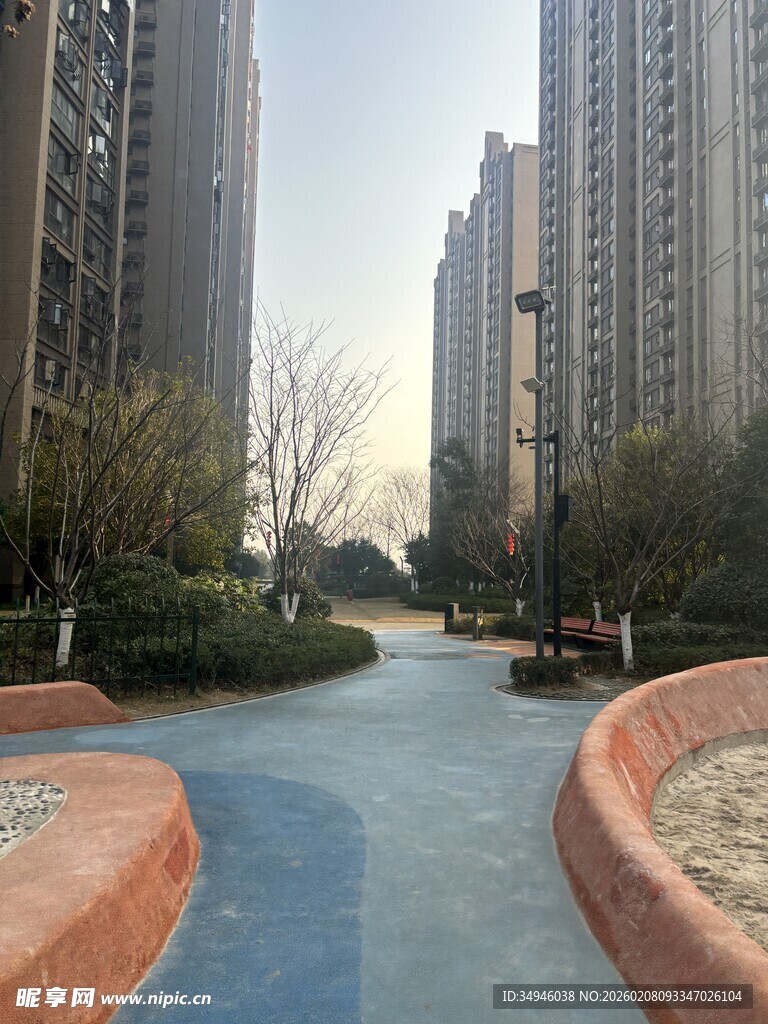 城市小区内的景观步道