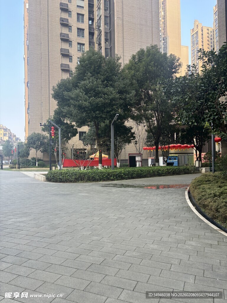 城市小区内的开阔休闲空间