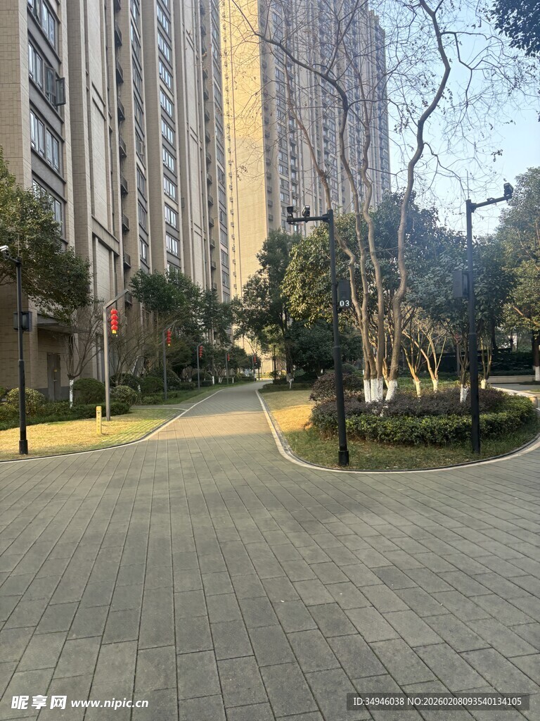 小区内的开阔步道景观
