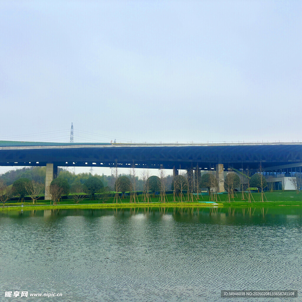 湖上高架桥风景