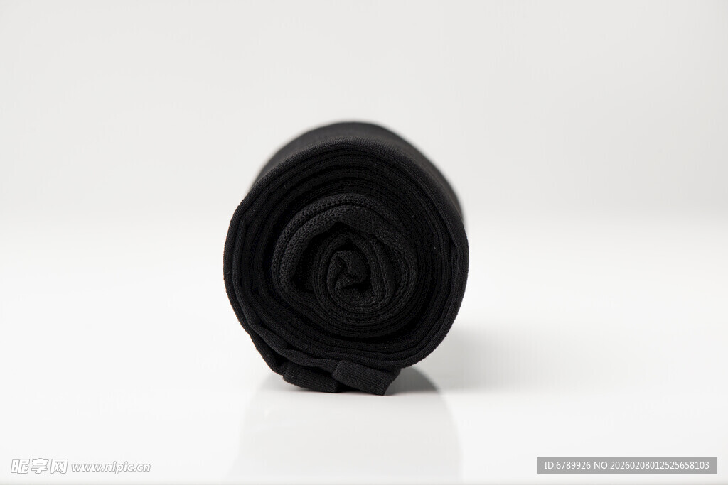 卷起来的黑色弹力袜