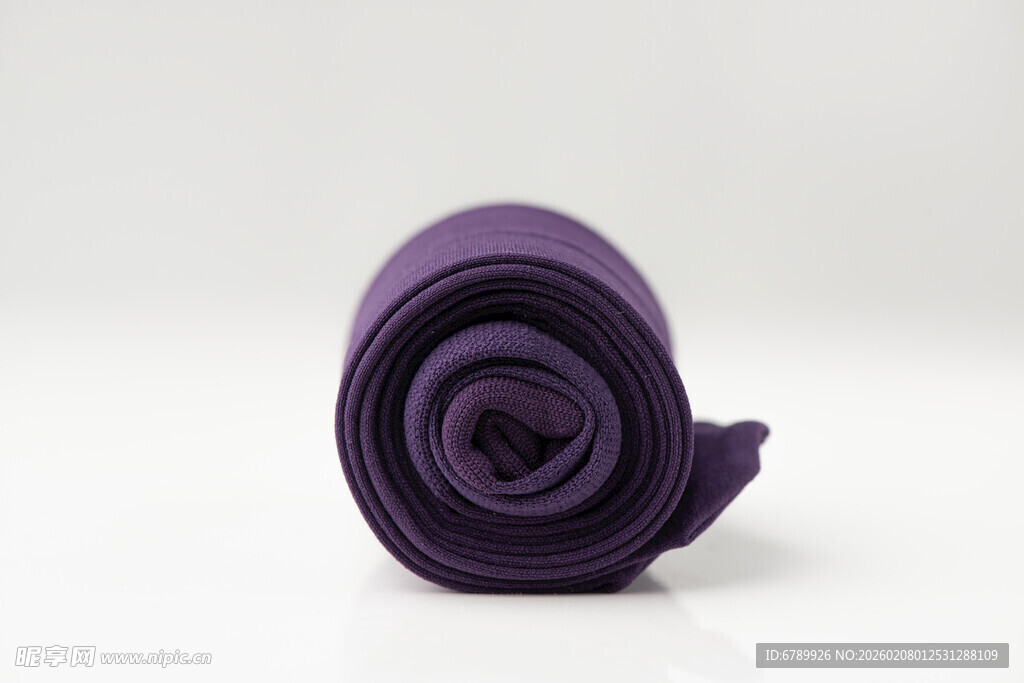 紫色卷起来的弹力袜