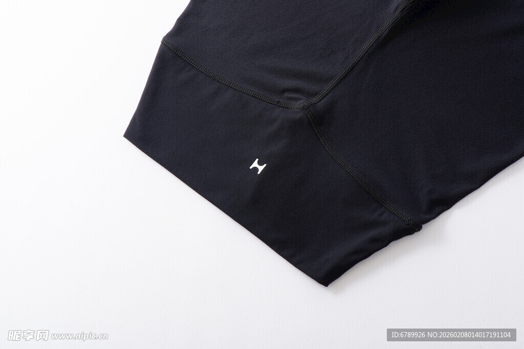 黑色瑜伽裤腰身细节特写