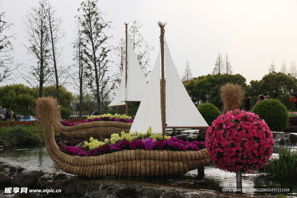 水上装饰船 花卉与帆船景观