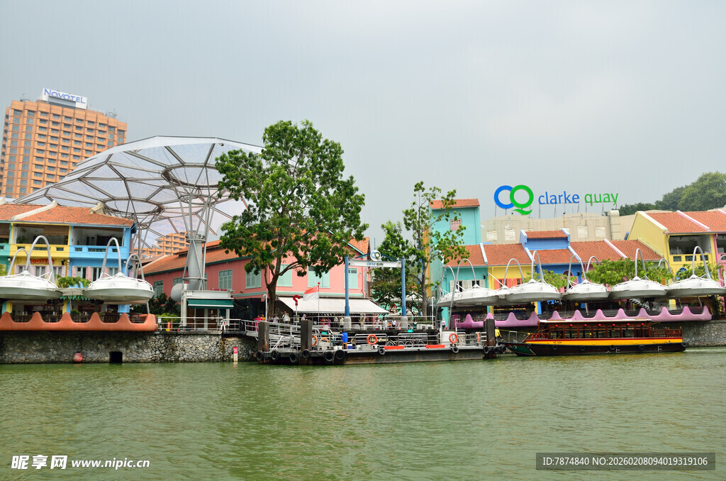 新加坡河畔多彩建筑景观