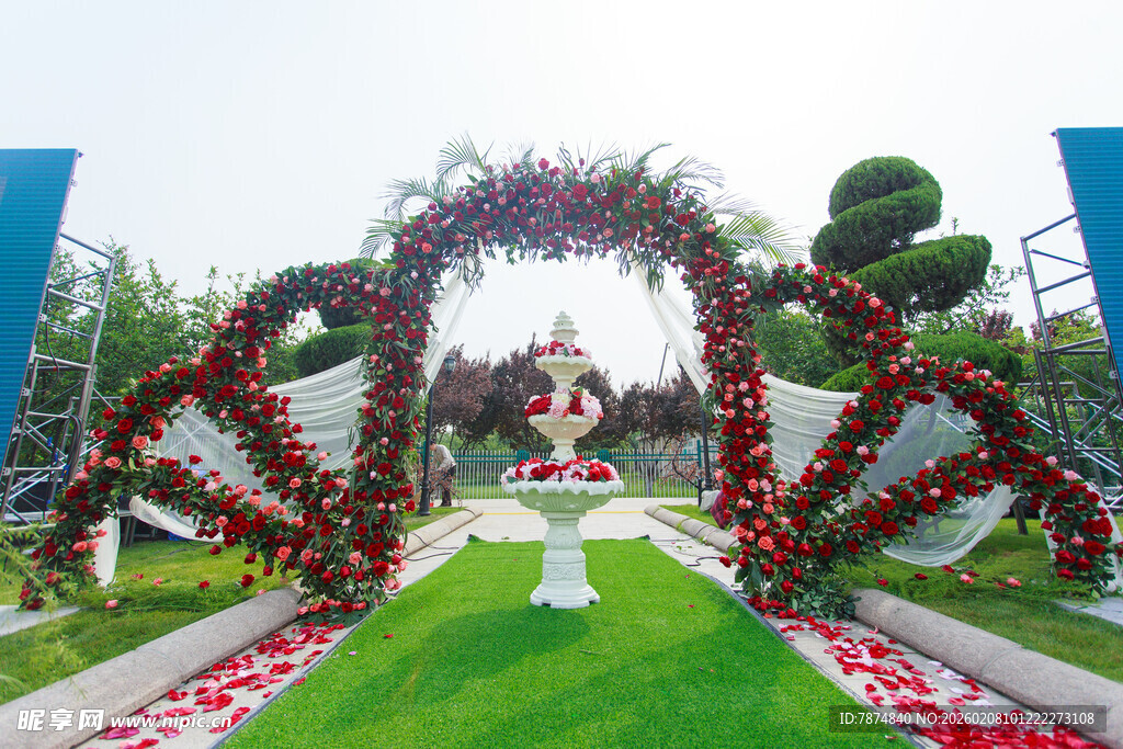 浪漫心形花卉景观布置