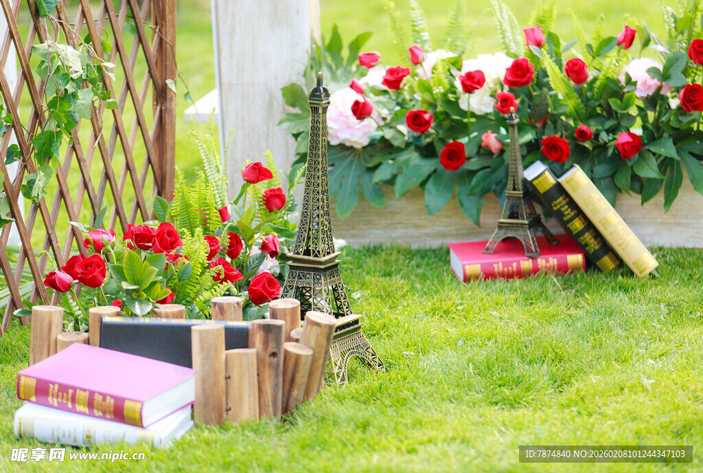 花园中的文艺书籍与摆件