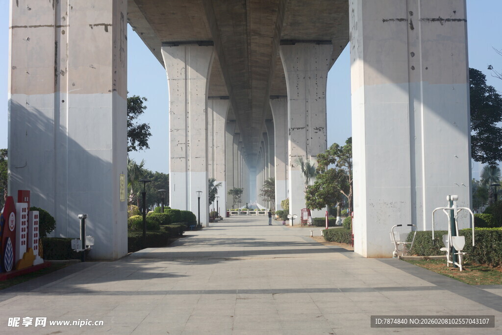 湛江桥下道路景观