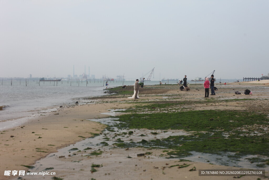 湛江海边漫步场景