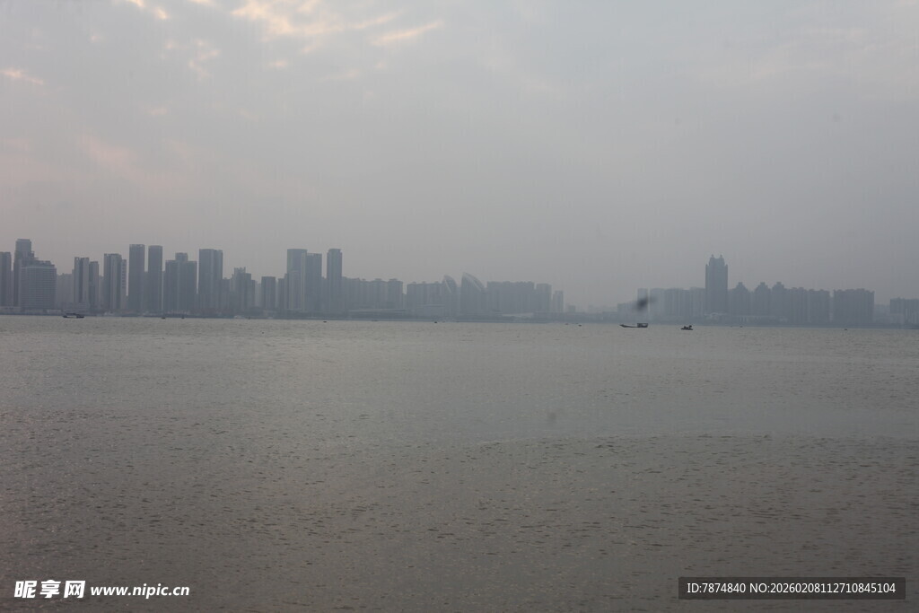 湛江江边城市远景