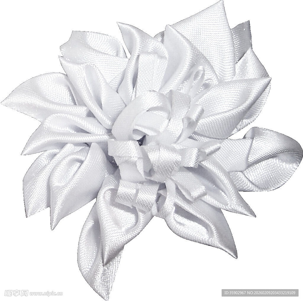 白色绸缎花朵装饰