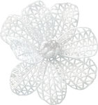 镂空银色花朵装饰