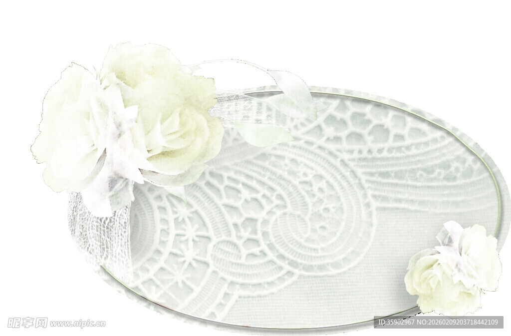 白色雕花托盘配白色花朵
