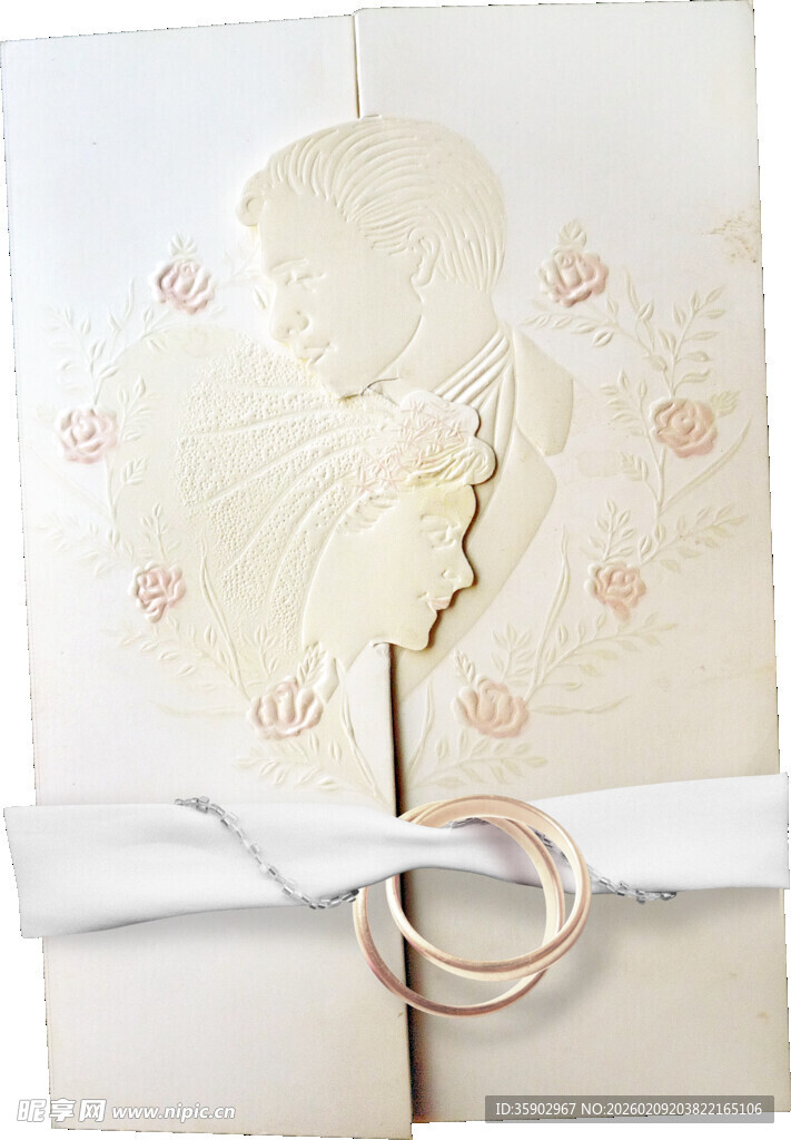 婚礼戒指与浮雕装饰
