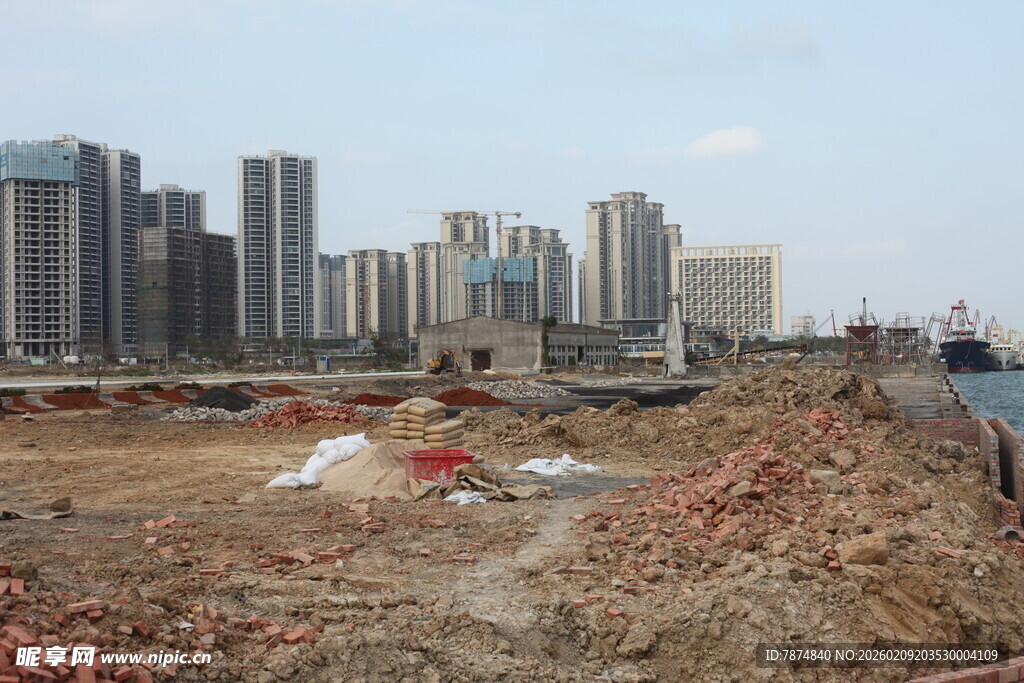 城市荒地待开发景象