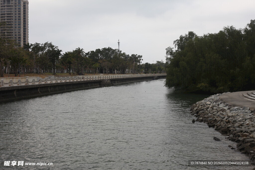 城市河畔风景