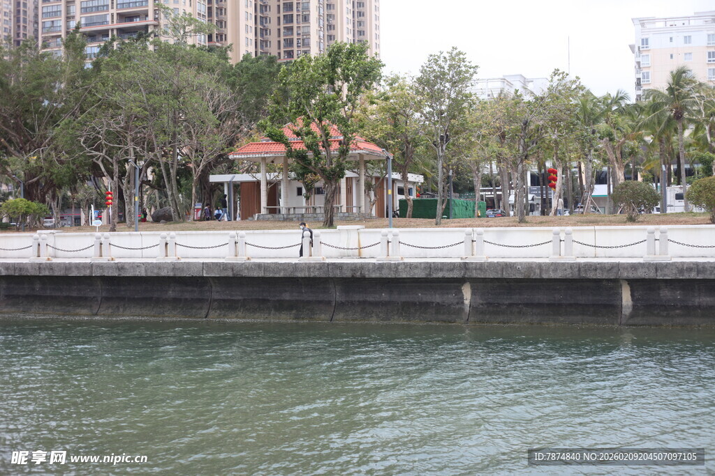 河畔城市公园景观