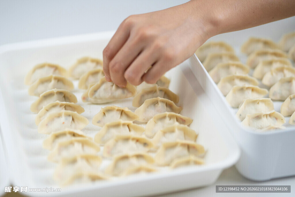 手工包饺子场景