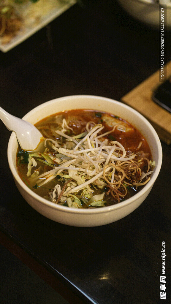 美味豆芽面条汤