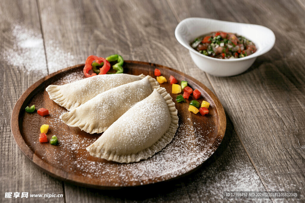 木盘上的美味墨西哥玉米饼