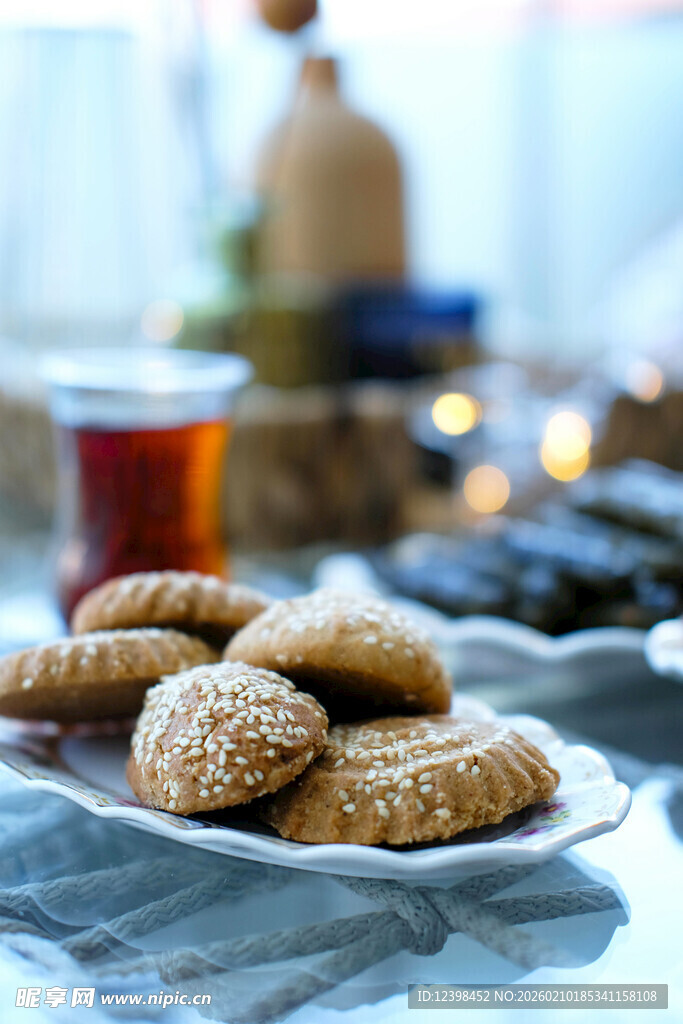 美味曲奇饼干与热茶相伴