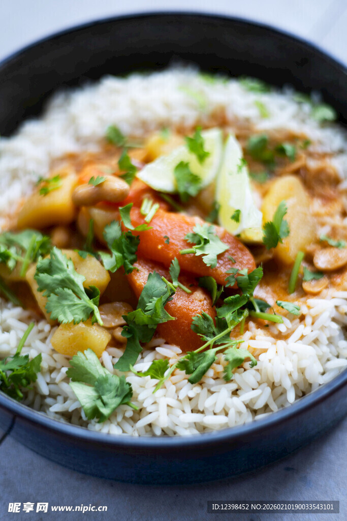 美味咖喱鸡肉盖浇饭