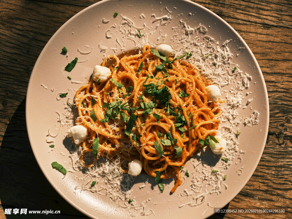 美味意面摆盘精致