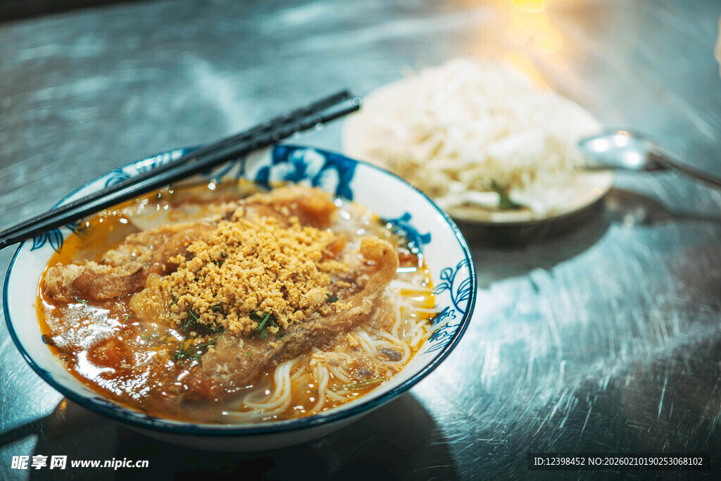 美味特色汤面配米饭