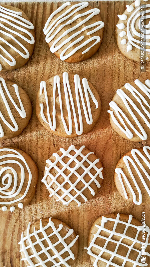精美装饰的各式糖霜饼干