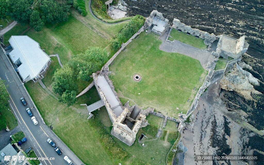 俯瞰古老遗迹与周边景致