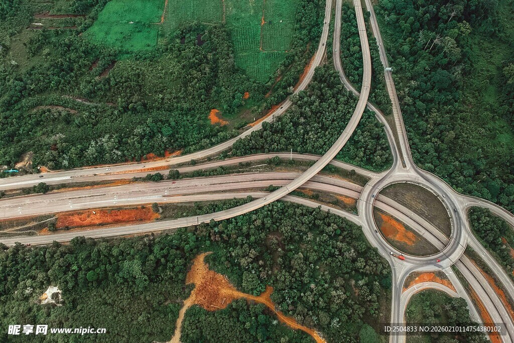 俯瞰复杂立交桥景观