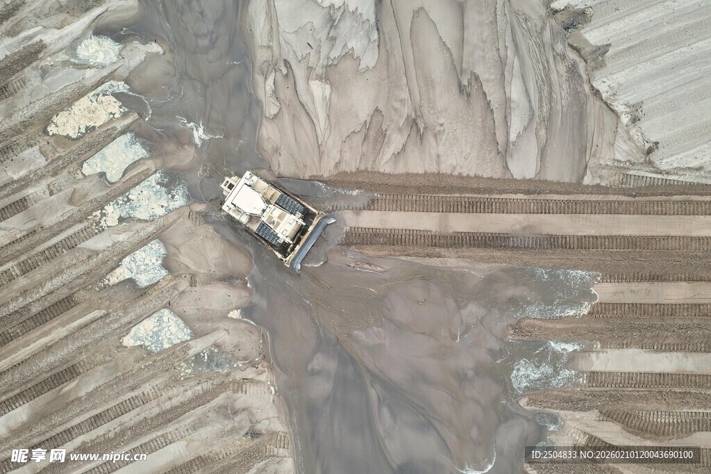 农田中的作业车辆